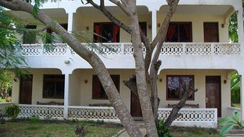 Hill Park Hotel - Tiwi Beach Extérieur photo