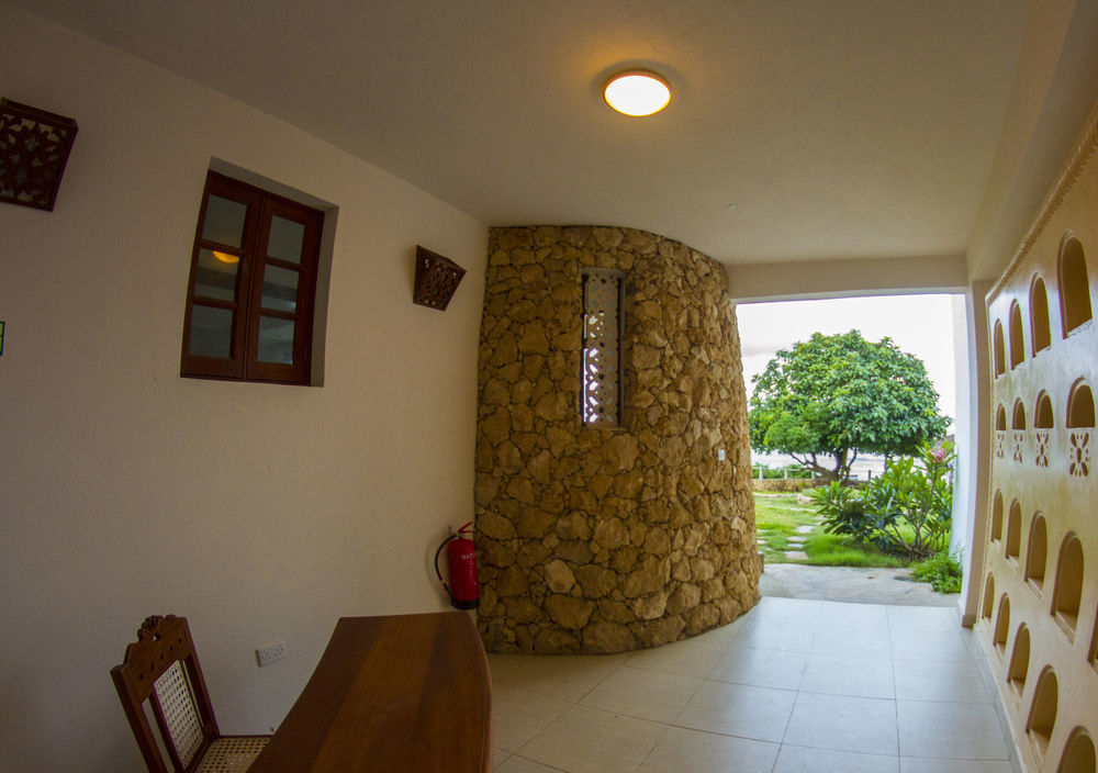 Hill Park Hotel - Tiwi Beach Extérieur photo