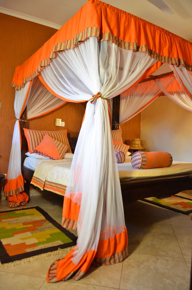 Hill Park Hotel - Tiwi Beach Extérieur photo