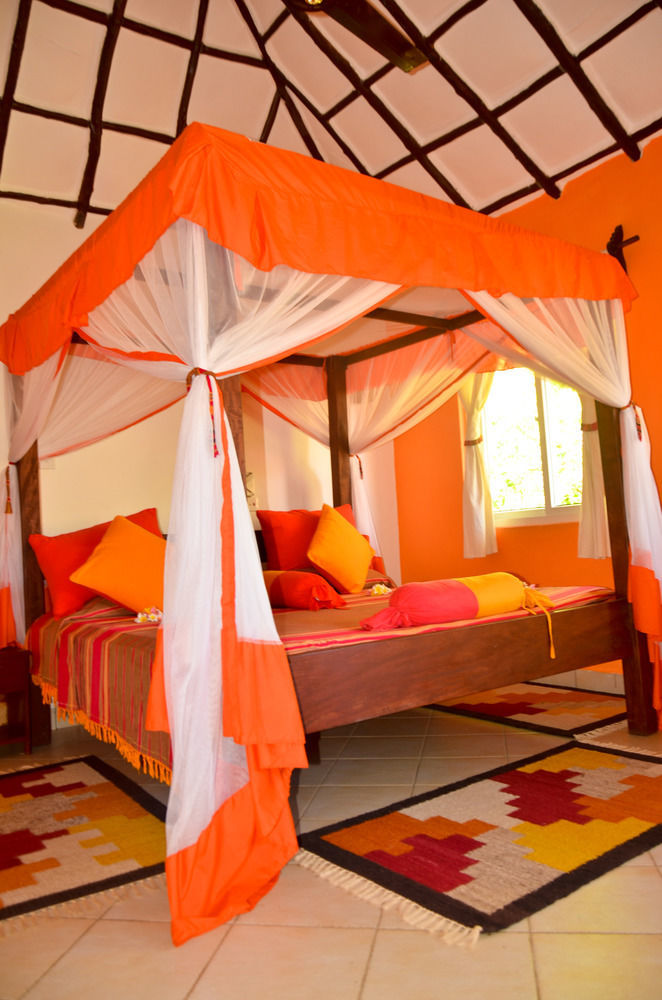 Hill Park Hotel - Tiwi Beach Extérieur photo