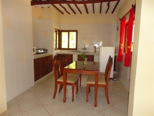 Hill Park Hotel - Tiwi Beach Extérieur photo