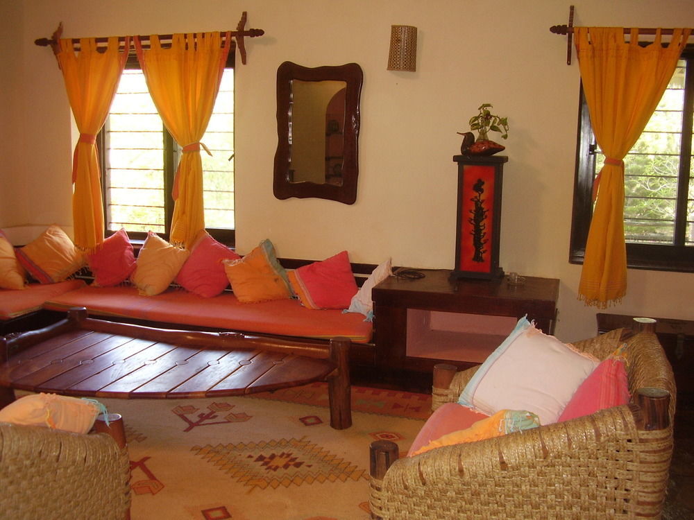 Hill Park Hotel - Tiwi Beach Extérieur photo
