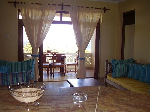 Hill Park Hotel - Tiwi Beach Extérieur photo