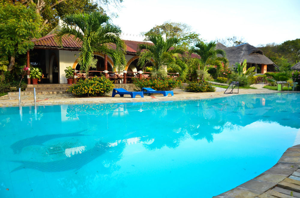 Hill Park Hotel - Tiwi Beach Extérieur photo